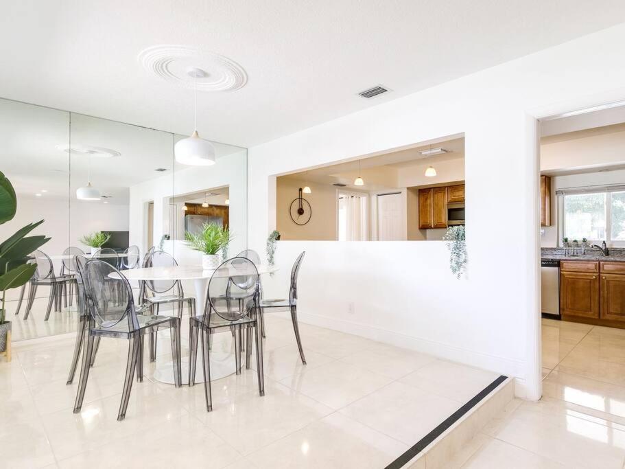 Modern Spacious 5-Bedroom Home With Pool Hollywood Exteriör bild