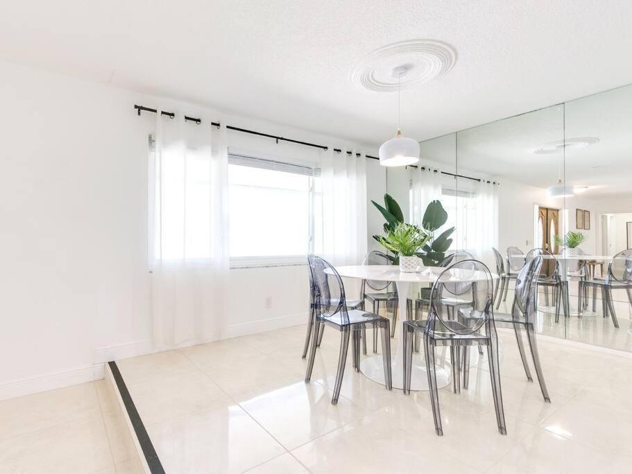 Modern Spacious 5-Bedroom Home With Pool Hollywood Exteriör bild