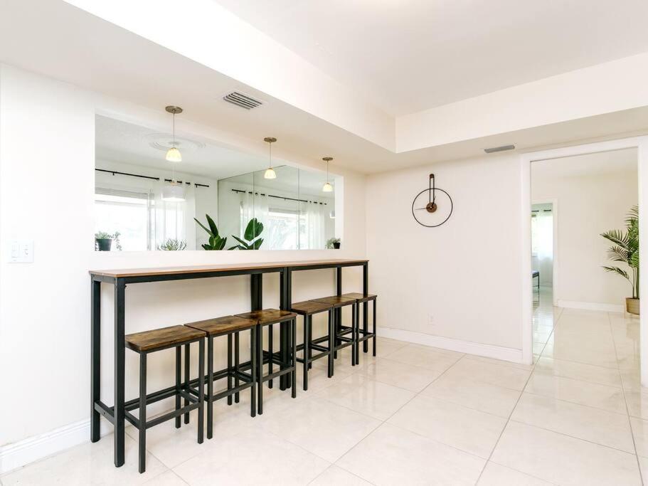Modern Spacious 5-Bedroom Home With Pool Hollywood Exteriör bild